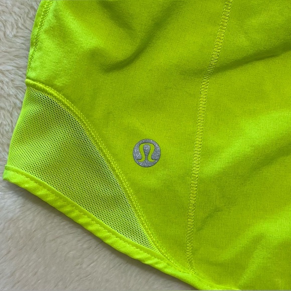 🦚 Lululemon Hotty Hot Low-Rise Lined Shorts 4” - Picture 10 of 12